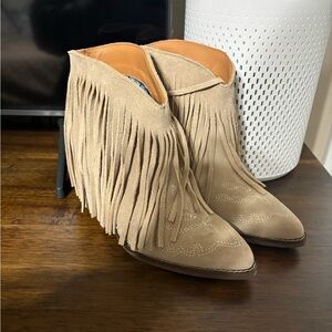 Dingo boots size 8.5 brand new